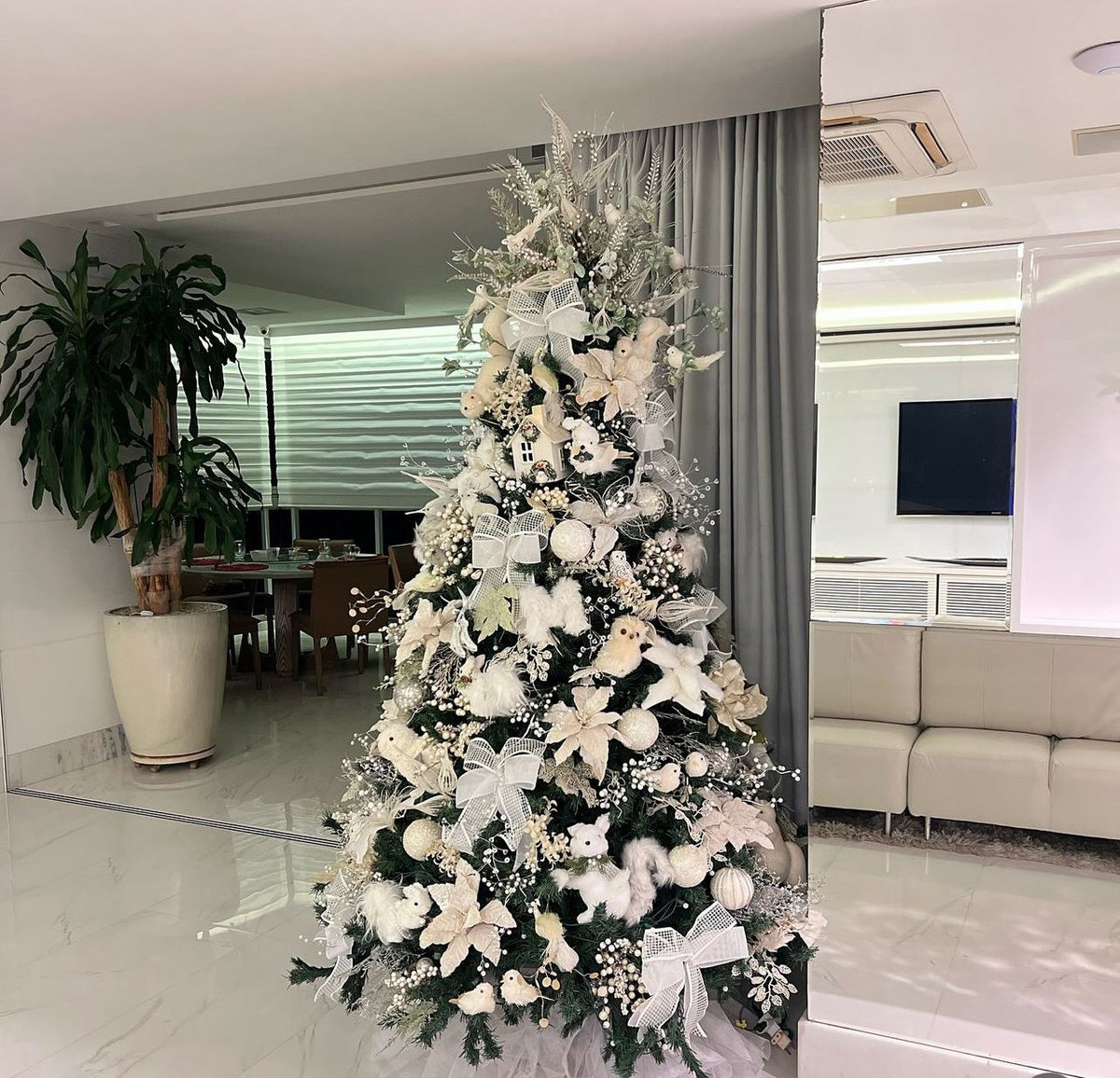 Árvore de Natal + Decoração 360º Silver Inclusa - 2,10 Metros